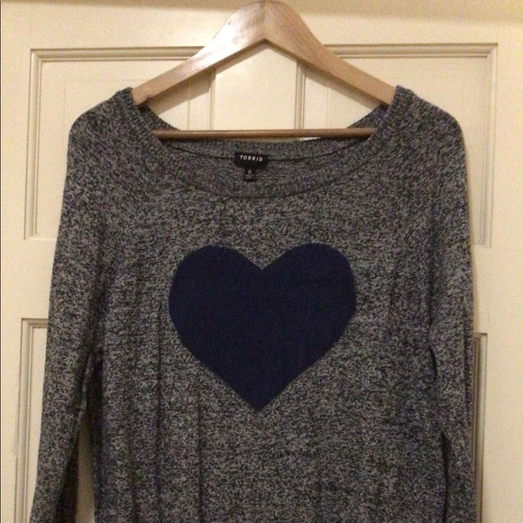 Torrid heart sweater - Picture 3 of 3